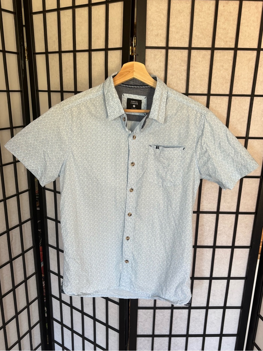 Men's Light Blue Short-Sleeve Casual Button-Down Shirt